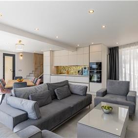 4 bedroom villa with heated pool and sea view in Vinišće, sleeps 8